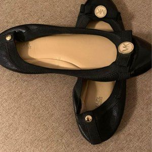 Michael Kors Flats (Black; Size 6.5)